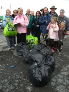 Group with collected litter.